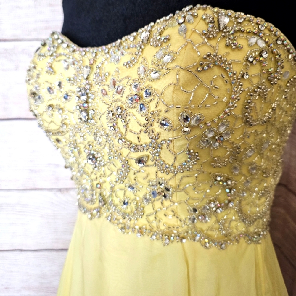 Strapless yellow gown